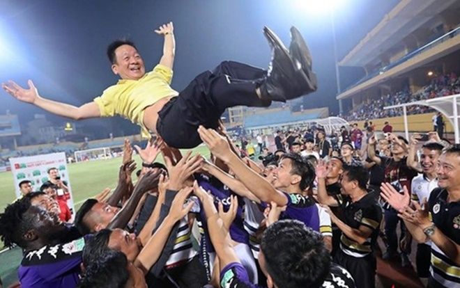 Xóa án 'treo' sân cho CLB Hà Nội: 'Đè' TP.HCM hay… sợ ai?