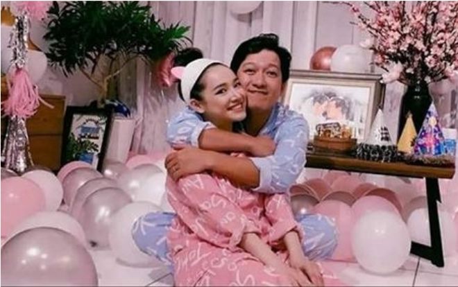 Soi tới soi lui, thì ra đây là sở thích của Nhã Phương trong phòng ngủ