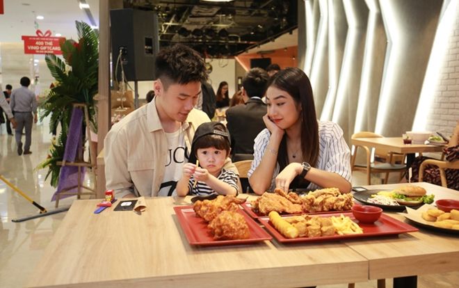 Nhà hàng thức ăn nhanh kiểu mới dành cho giới trẻ tại Hà Nội