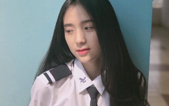‘Đổ gục’ trước nhan sắc đẹp như thần tiên tỷ tỷ của nữ sinh hàng không