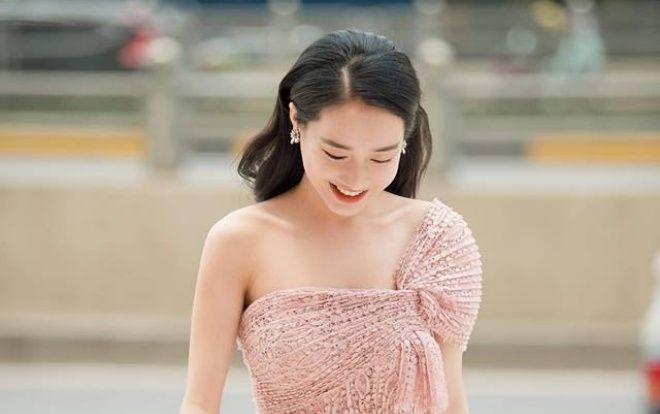 Nhã Phương lần đầu tiên xách túi hiệu đắt đỏ đi sự kiện, khoe vẻ đẹp rạng ngời sau tin đồn sinh con