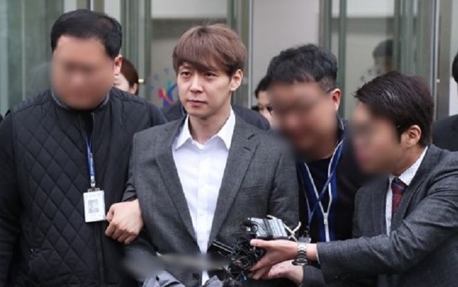 Luật sư đại diện rút lui khỏi vụ án, Park Yoochun thừa nhận tất cả cáo buộc sử dụng ma tuý