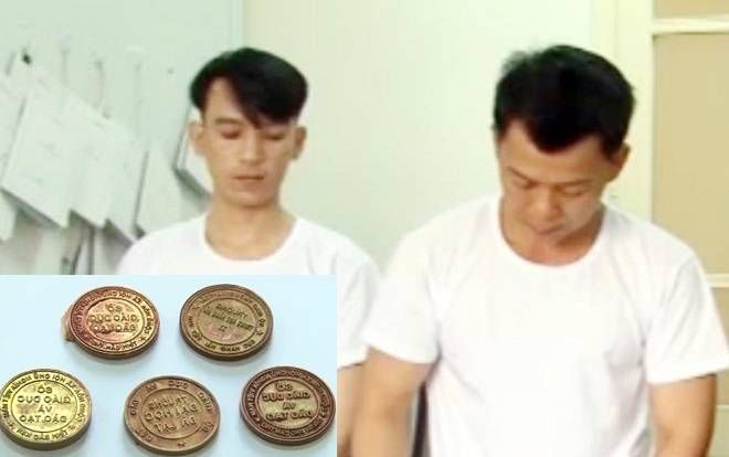 Phát hiện 1 tấn bằng giả, 1.200 con dấu trường học được 2 anh em tiêu thụ khắp cả nước