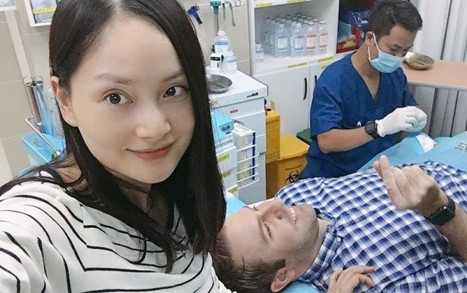 Rửa bát giúp vợ, chồng Lan Phương phải nhập viện vì đứt tay