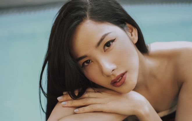 Trước thềm công bố đại diện Việt Nam thi Miss Universe 2019, Hoàng Thùy tung bộ ảnh glam shot đầy cuốn hút