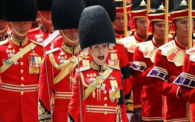 Hành trình 6 năm từ thiếu úy lên đại tướng của Hoàng hậu Thái Lan