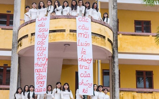 Gái lớp người ta bất ngờ 'tỏ tình' trong ngày chia tay: 'Các cậu mãi luôn là chàng trai của chúng tớ'