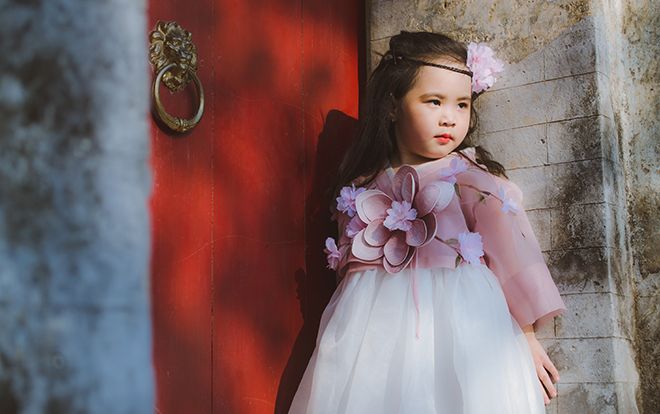 Mẫu nhí mũm mĩm như củ khoai tây khoe trình tạo dáng đáng yêu không chịu nổi