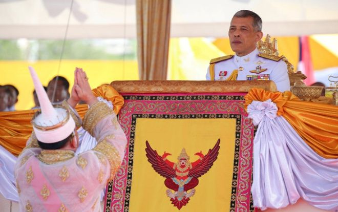 Lễ đăng cơ nhà vua Thái Vajiralongkorn qua những con số