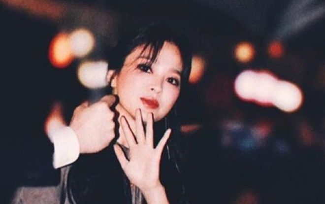 Mặc kệ tin đồn li hôn, Song Hye Kyo đẹp nồng nàn xuất hiện trong show thời trang