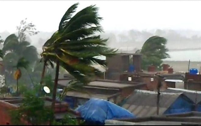 Siêu bão Fani mạnh nhất 20 năm tấn công Ấn Độ, ít nhất 7 người chết