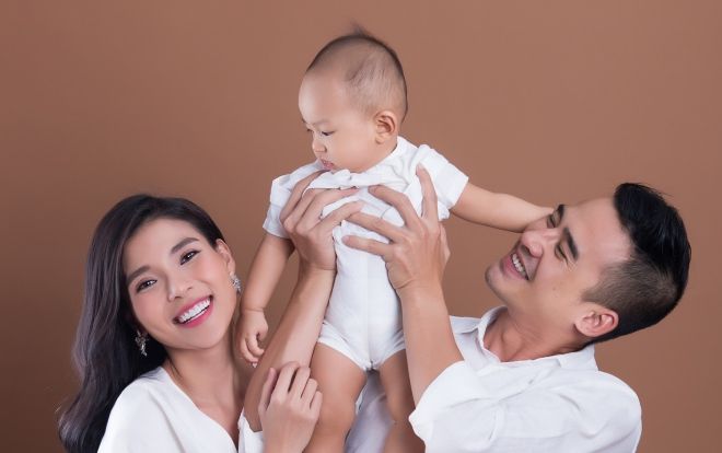 Lương Thế Thành - Thúy Diễm rạng rỡ trong bộ ảnh kỷ niệm 3 năm ngày cưới, bật mí bí quyết 'giữ lửa' hôn nhân