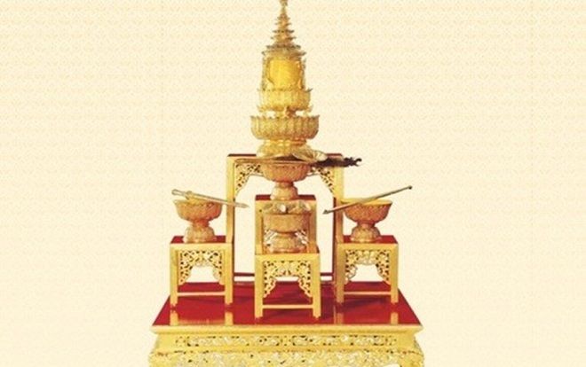 Những bảo vật quyền uy được trao cho nhà vua Thái Lan khi lên ngôi