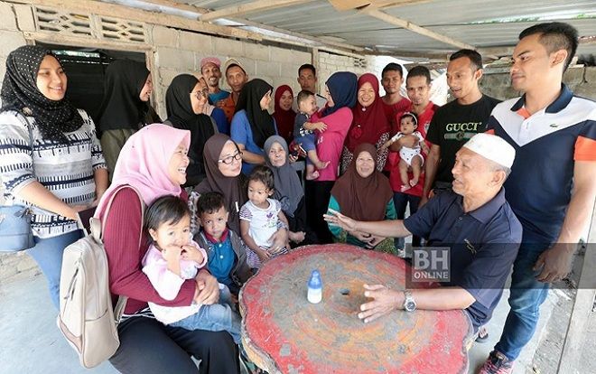 Khoe lấy được 19 người vợ, có 46 đứa con và 200 cháu, cụ ông ngoài 70 tuổi bị chỉ trích dữ dội