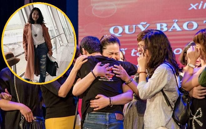 Khán giả cùng cậu con trai nghẹn nước mắt trong đêm diễn tưởng nhớ nữ diễn viên Nhà hát Kịch VN tử vong ở hầm Kim Liên