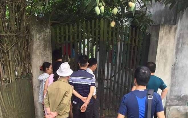 Bàng hoàng phát hiện chồng tử vong trong tư thế treo cổ, vợ nằm sấp dưới giường tại nhà riêng