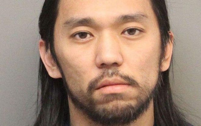 Đang đi trên đường, người đàn ông ‘tự bắn’ vào bộ phận sinh dục