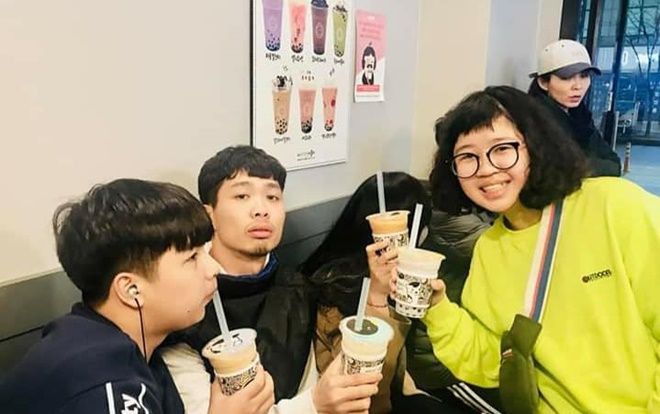 Công Phượng gây cười với loạt biểu cảm 'khó đỡ' khi đi uống trà sữa ở Hàn Quốc