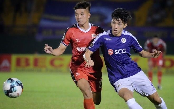 Đoàn Văn Hậu bị tố đá láo: Bầu Hiển phải ra tay thôi!