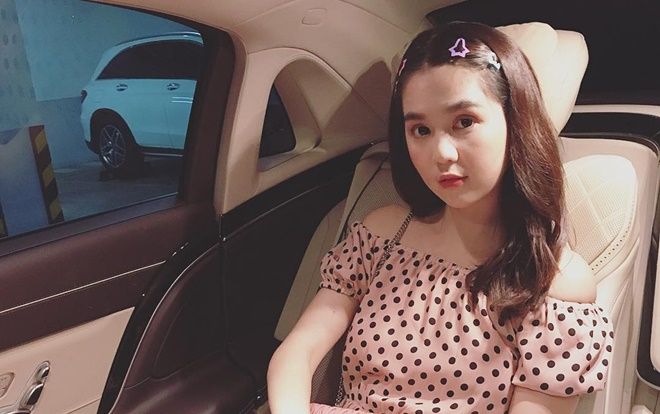 Khoe clip sải bước với bộ quần áo đơn giản, Ngọc Trinh khiến fan ‘nháo nhào’ hỏi tuổi