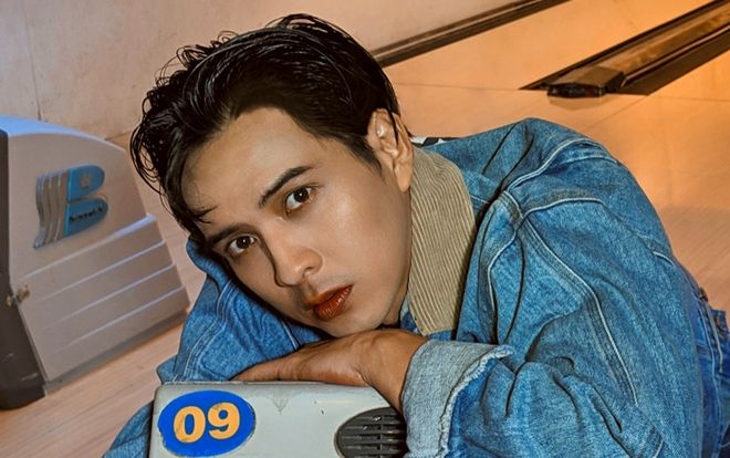 Một Hồ Quang Hiếu đậm nét retro, chẳng ngại làm phục vụ trong 'Đêm đô thị': Anh đang khắc họa chính mình nhiều năm trước?