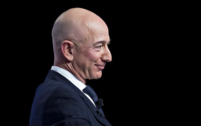 Trong 1 phút tỷ phú Amazon Jeff Bezos có thể kiếm được số tiền mà nhiều người phải làm cả đời mới có