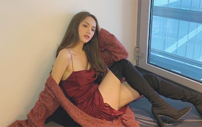 Lâu lắm mới thấy Hương Giang pose dáng lả lơi nhưng vẫn sang chảnh ngời ngời thế này