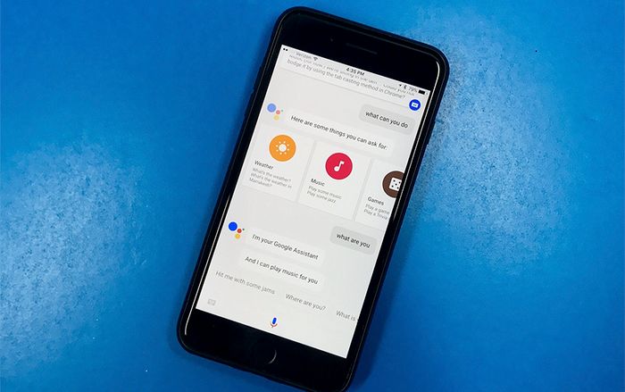 Người dùng iPhone đã có thể dùng trợ lí ảo Google Assistant, bạn đã tải chưa?