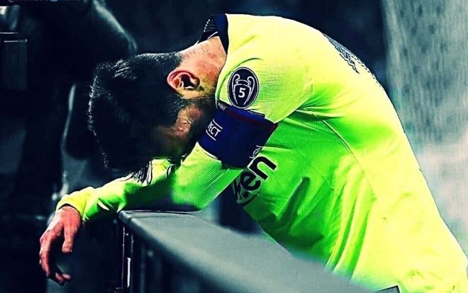 Chưa bao giờ thấy Messi cô đơn đến thế!