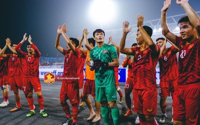 CĐV Thái Lan lo sợ: 'Việt Nam mạnh chẳng kém Nhật Bản'