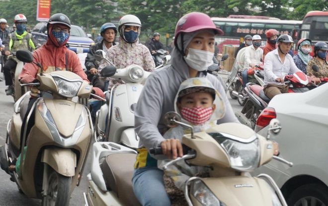 Vì sao Hà Nội lại se lạnh như mùa đông khi đã chuyển sang hè?