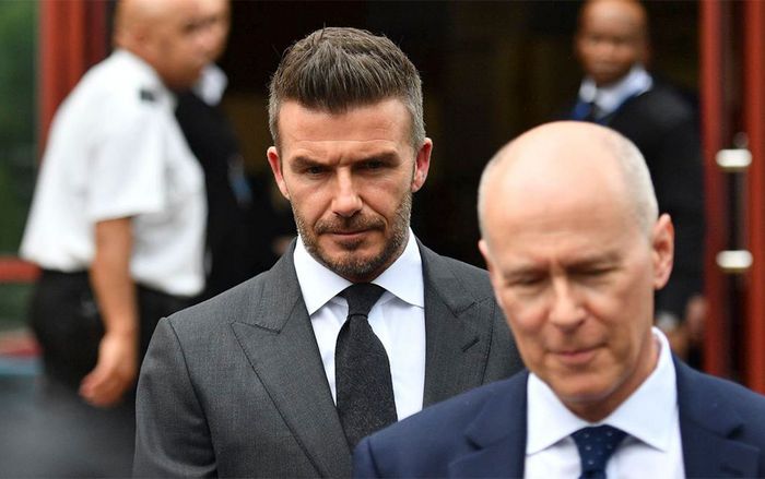 Dùng điện thoại khi lái xe, David Beckham phải chịu ‘quả đắng’ thế này đây