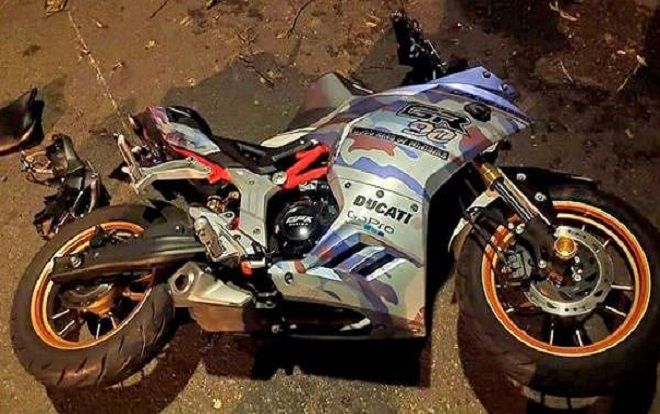 Môtô phân khối lớn tông trực diện gốc cây, 2 thanh niên tử vong tại chỗ