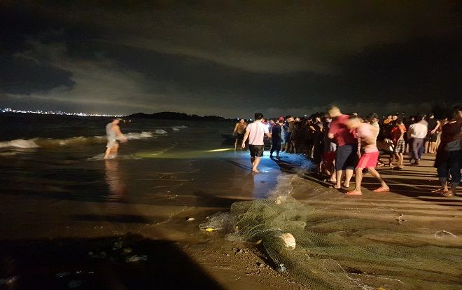 Nam sinh 19 tuổi bị sóng cuốn mất tích khi cùng nhóm bạn tắm biển Đà Nẵng