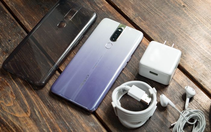Cận cảnh OPPO F11 Pro Xám Tinh Vân lần đầu tiên xuất hiện tại Việt Nam