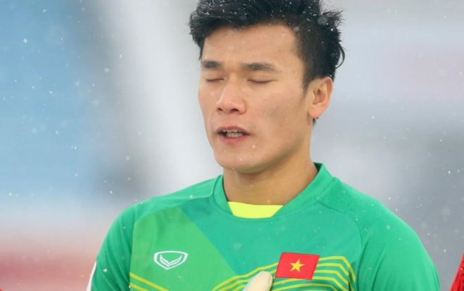 Bùi Tiến Dũng rớt giá thê thảm vì dự bị quá lâu