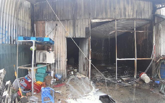 Cháy kho xưởng chứa giường nệm y tế rộng gần 1.000m2 ở Sài Gòn