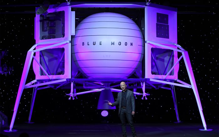 Tỷ phú Jeff Bezos hé lộ tàu vũ trụ Blue Moon: 'Đã đến lúc quay trở lại Mặt Trăng, và lần này là ở lại'