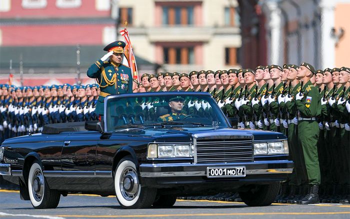 'Rolls-Royce mui trần' nước Nga của Tổng thống Putin bất ngờ xuất hiện tại lễ duyệt binh