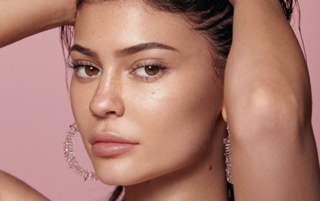 Kylie Jenner bỗng dưng khoe mặt mộc xinh đẹp hút cả triệu lượt like