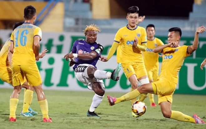 Đình Trọng nhận thẻ đỏ, Thanh Hóa tạo địa chấn trước Hà Nội