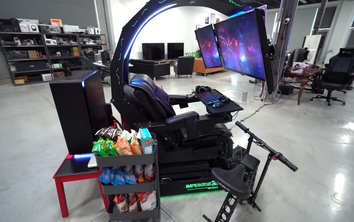 Đây là dàn máy tính trong mơ của bất kì game thủ nào, nó thậm chí còn có một giỏ đồ ăn