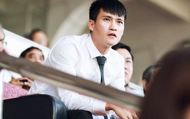 Đi chơi với Thủy Tiên, Công Vinh đáp trả hài hước khi bị fan chê xấu