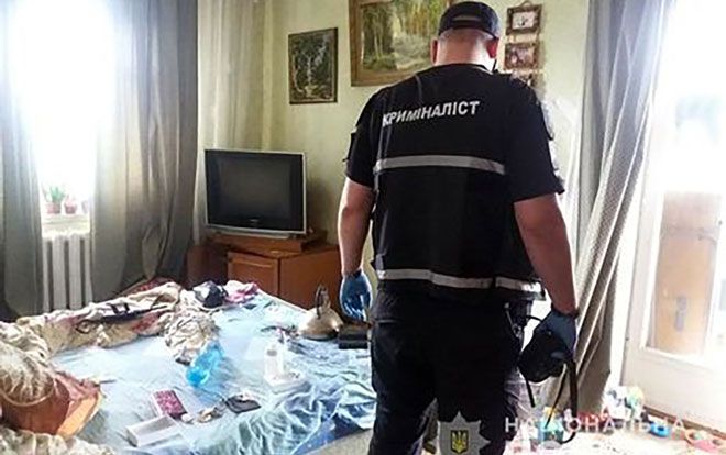 Ngửi thấy mùi khó chịu, người dân phát hiện sự thật kinh hoàng trong nhà hàng xóm