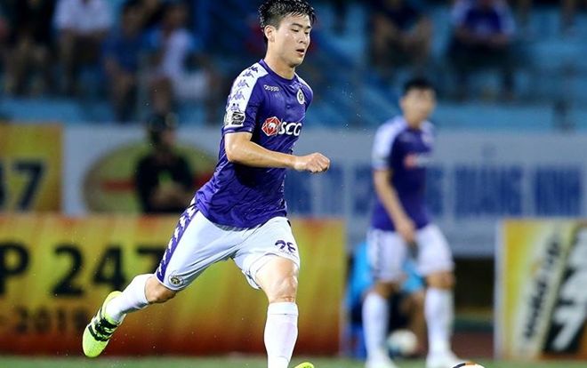 Ông Park nhận tin dữ khi Duy Mạnh chấn thương nặng