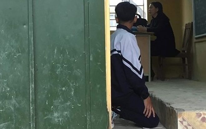 Cô giáo bắt học sinh quỳ: Vì phụ huynh tha thiết nên phải làm?