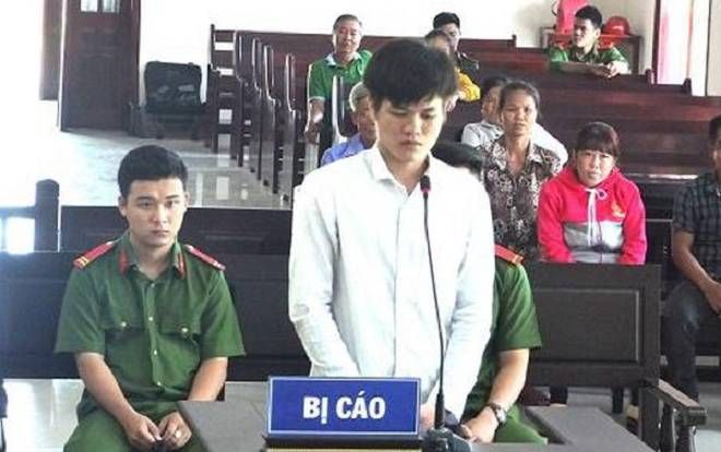 Bực tức vì bị nói 'cha mẹ không biết dạy con', nam thanh niên cầm dao đâm hàng xóm tử vong