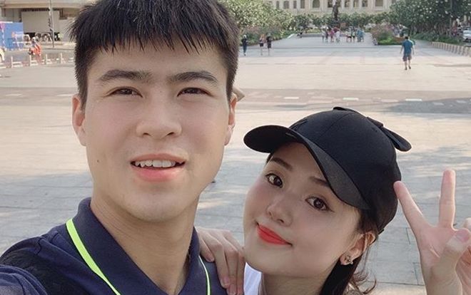Cận cảnh Duy Mạnh chấn thương nặng vẫn đưa Quỳnh Anh đi chơi