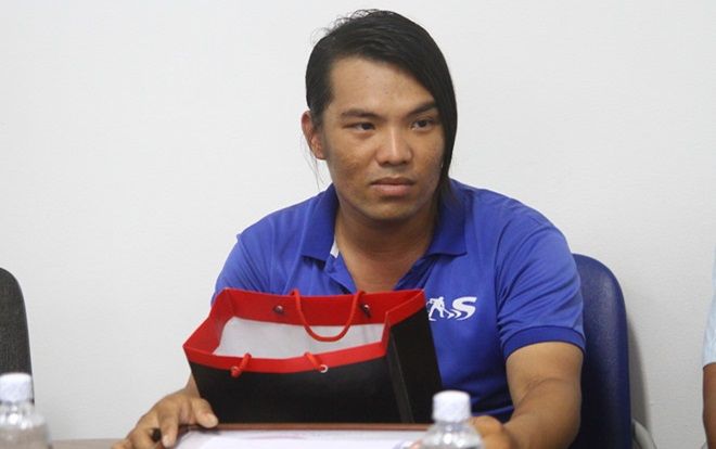 Nhân viên vệ sinh trả lại 7.400 USD cho người nước ngoài đánh mất: 'Em muốn sống bằng chính đồng tiền của mình tạo ra'