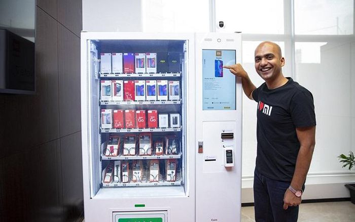 Trời ơi tin được không, đã có máy bán hàng tự động bán cả… smartphone